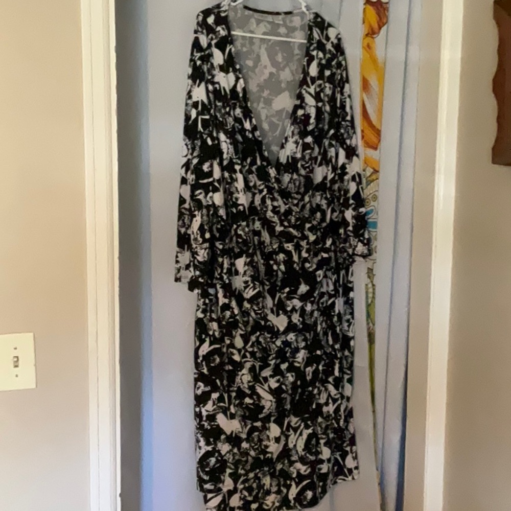 Elegant Black and White faux wrap Women's Dress size 26/28